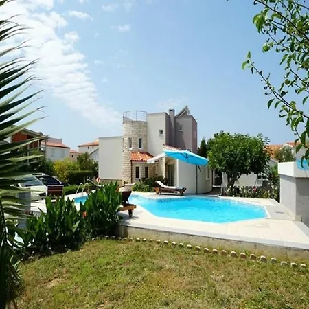 Poolincluded - Villa Vir Ferienhaus Vir