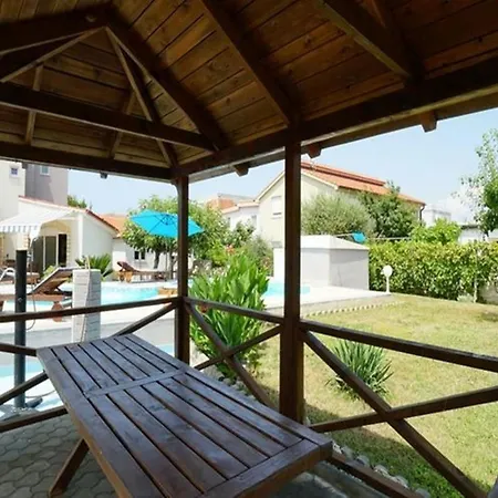 Poolincluded - Villa Vir Ferienhaus