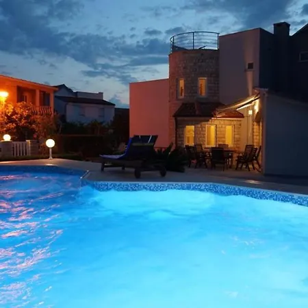 Poolincluded - Villa Vir