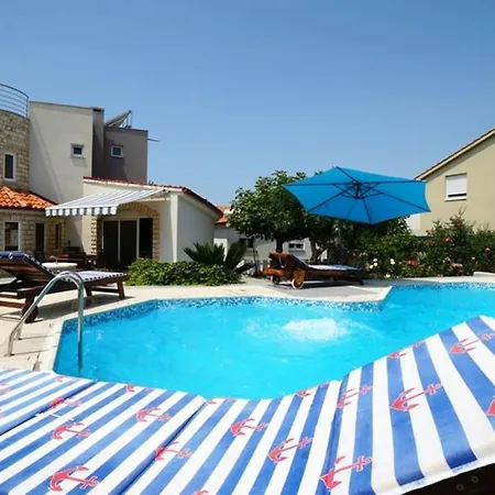 Ferienhaus Poolincluded - Villa Vir *