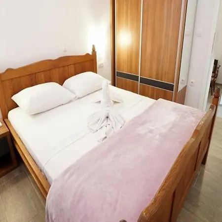 Ferienhaus Poolincluded - Villa Vir