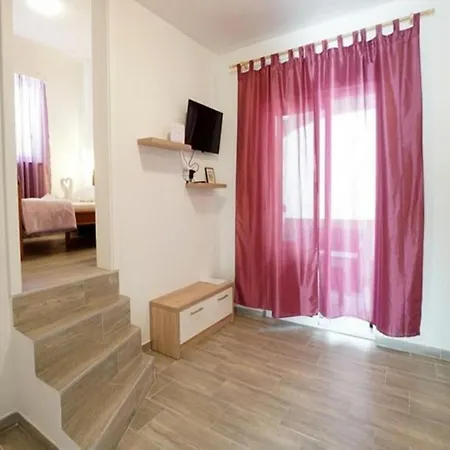 Ferienhaus Poolincluded - Villa Vir